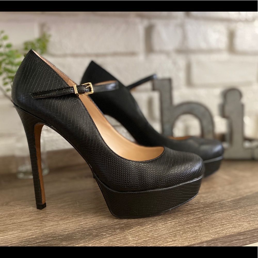 Jessica Simpson black heel